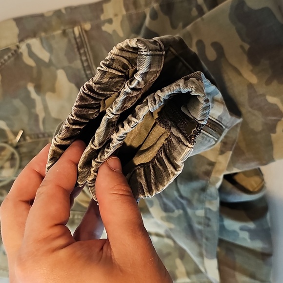 American Eagle Outfitters Size 4Camo Joggers - Picture 8 of 8